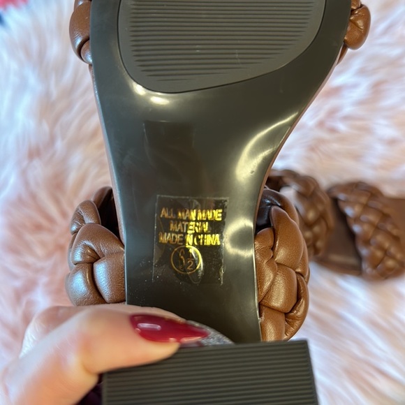 Soda Brown Square Toe Chunky Heel Braided Strap Heels NWOT - Picture 7 of 7